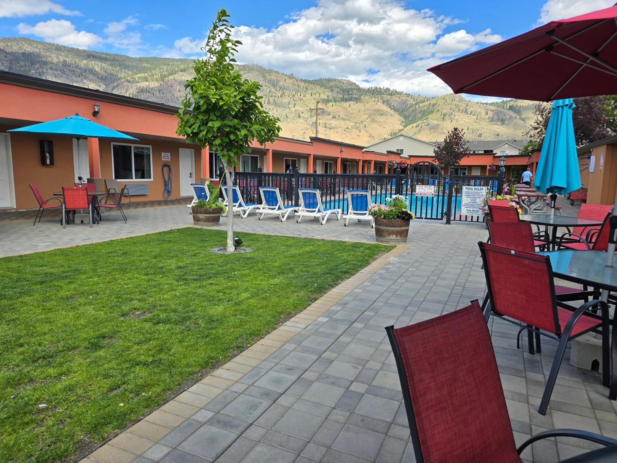 Sahara Courtyard Inn & Suites Osoyoos Kültér fotó