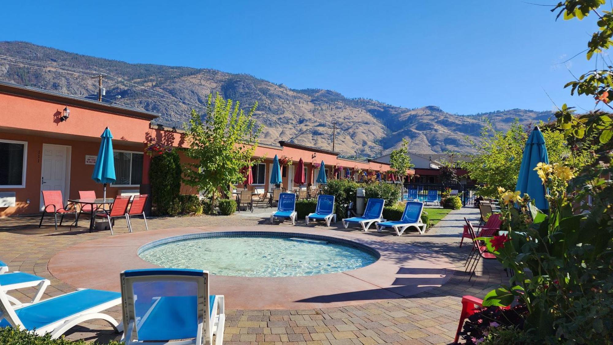 Sahara Courtyard Inn & Suites Osoyoos Kültér fotó