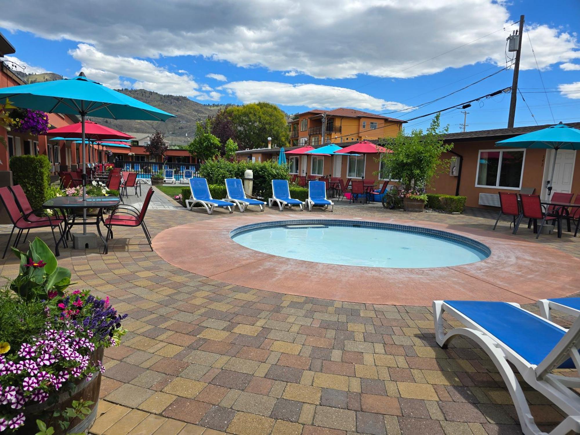 Sahara Courtyard Inn & Suites Osoyoos Kültér fotó