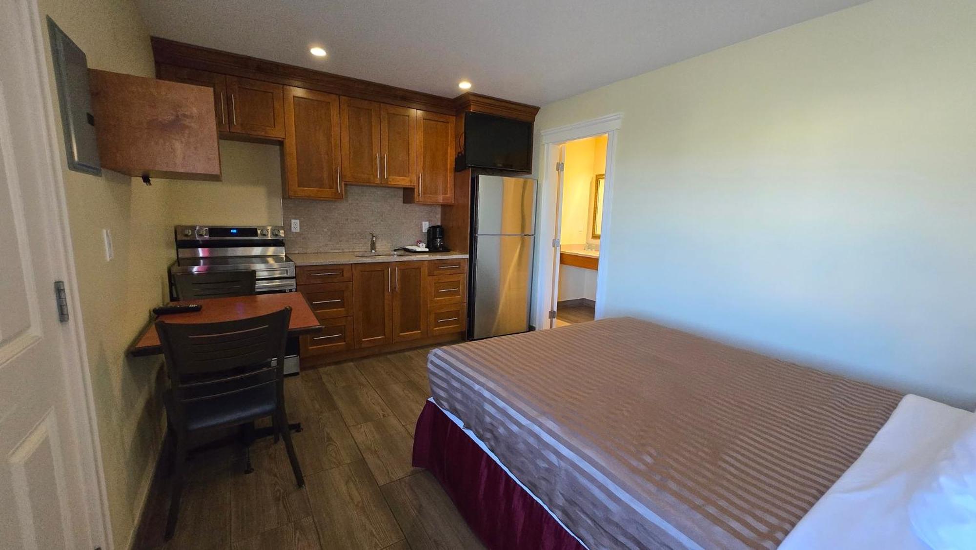 Sahara Courtyard Inn & Suites Osoyoos Kültér fotó