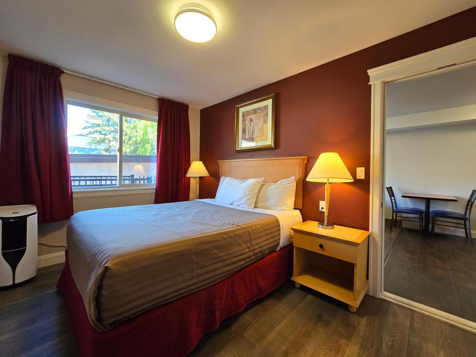 Sahara Courtyard Inn & Suites Osoyoos Kültér fotó