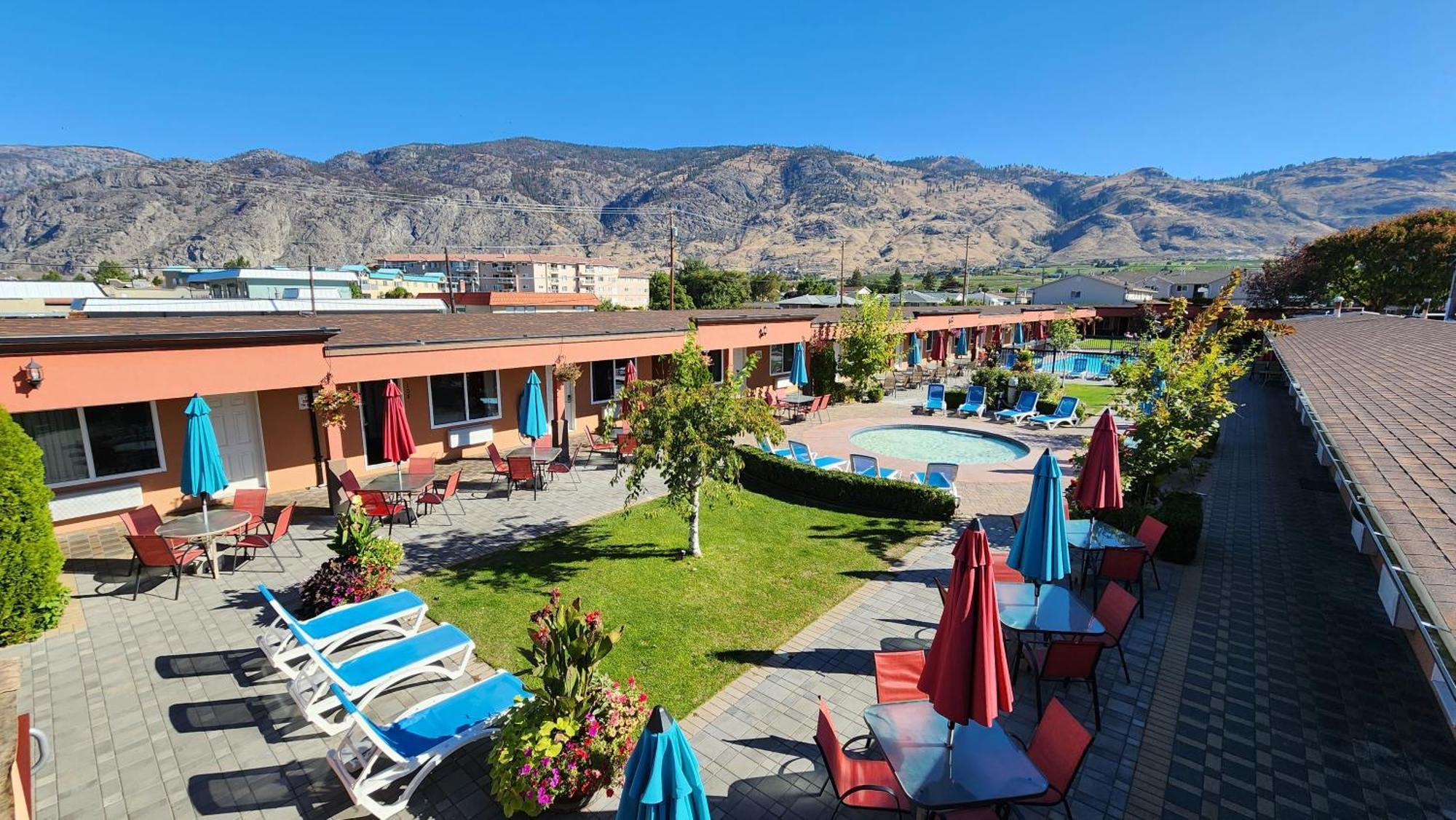 Sahara Courtyard Inn & Suites Osoyoos Kültér fotó