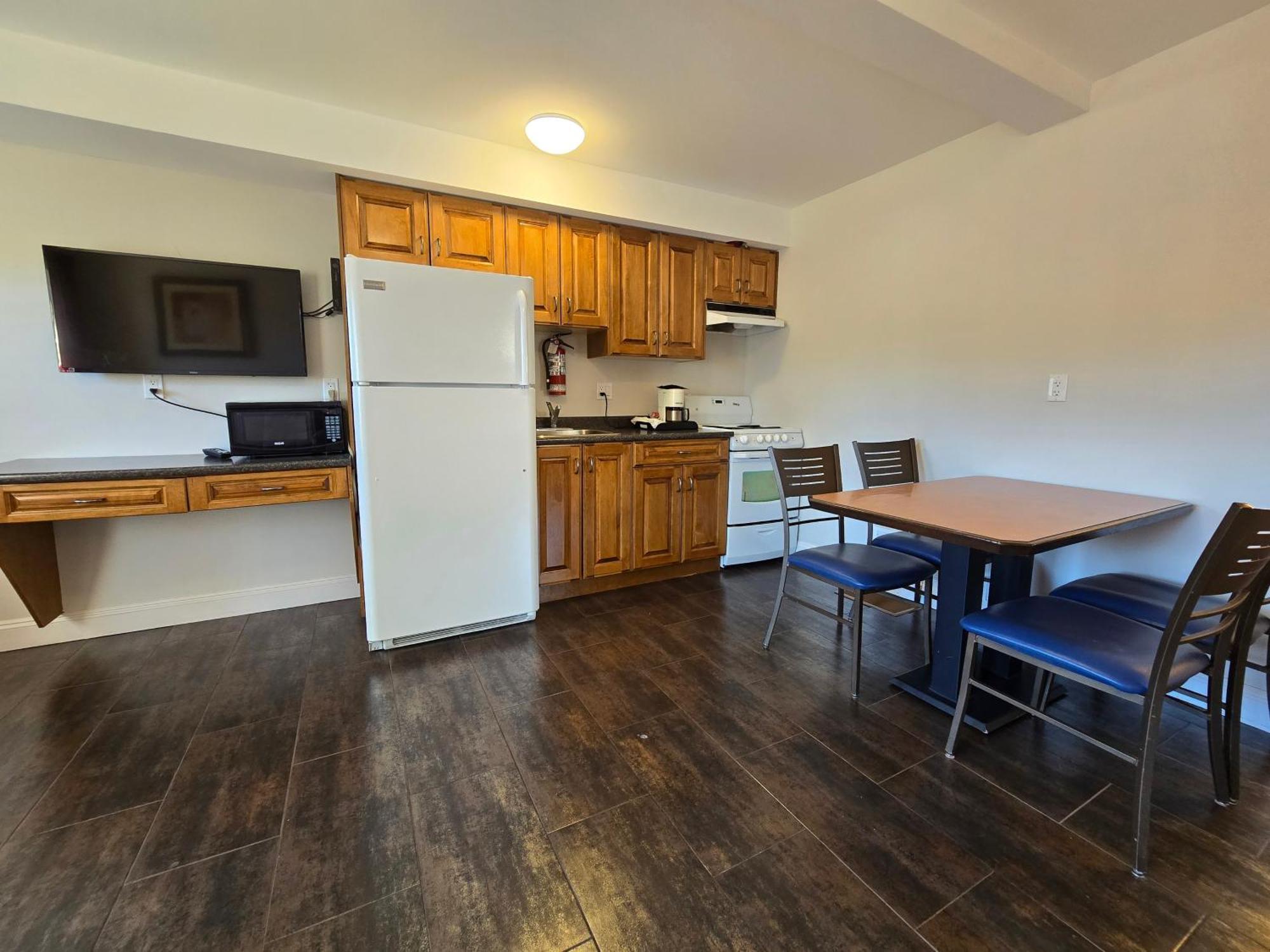 Sahara Courtyard Inn & Suites Osoyoos Kültér fotó