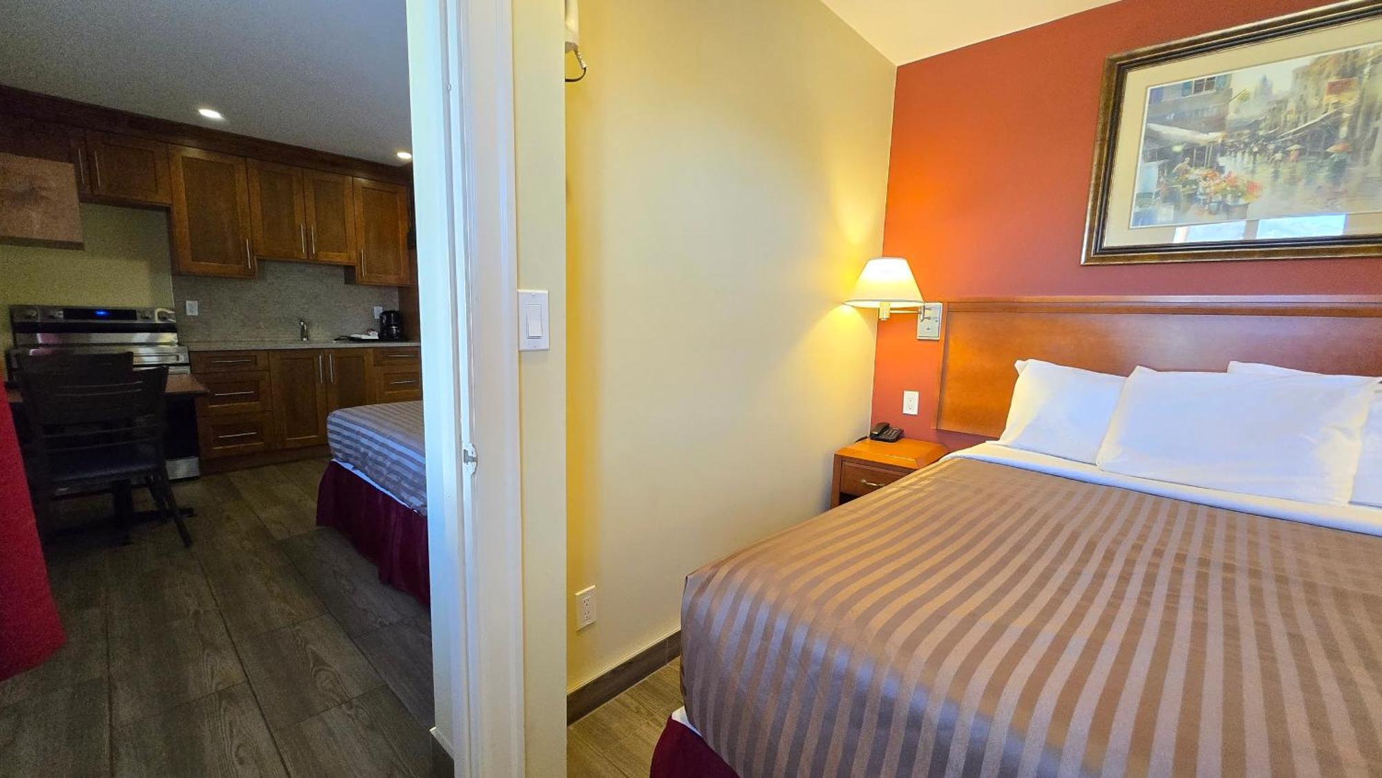 Sahara Courtyard Inn & Suites Osoyoos Kültér fotó