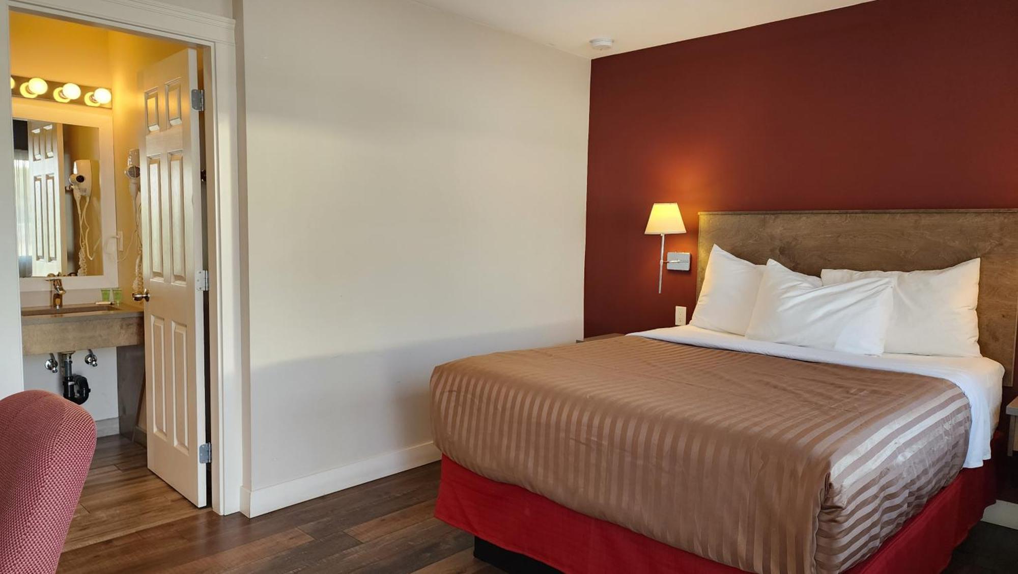 Sahara Courtyard Inn & Suites Osoyoos Kültér fotó